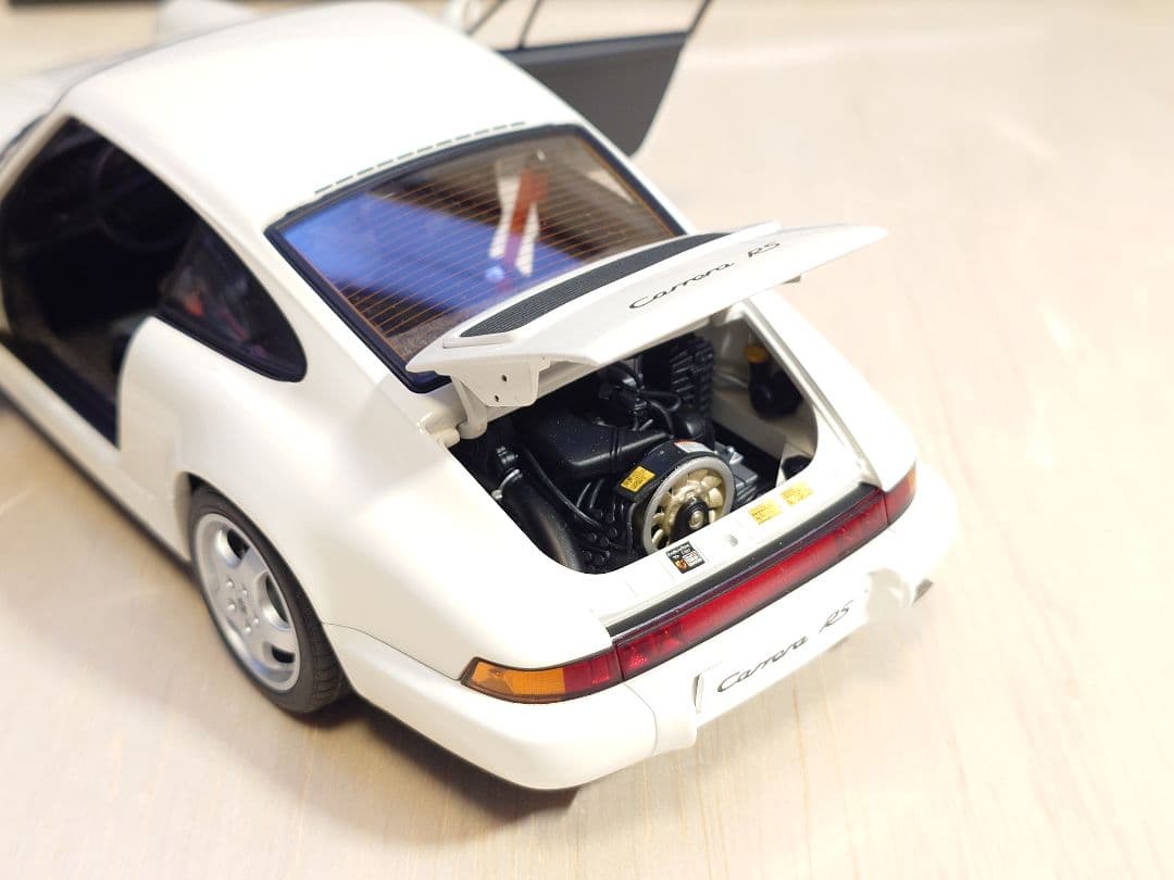 ポルシェ 911 カレラ ホワイト 1/18 オートアート 一部欠けあり