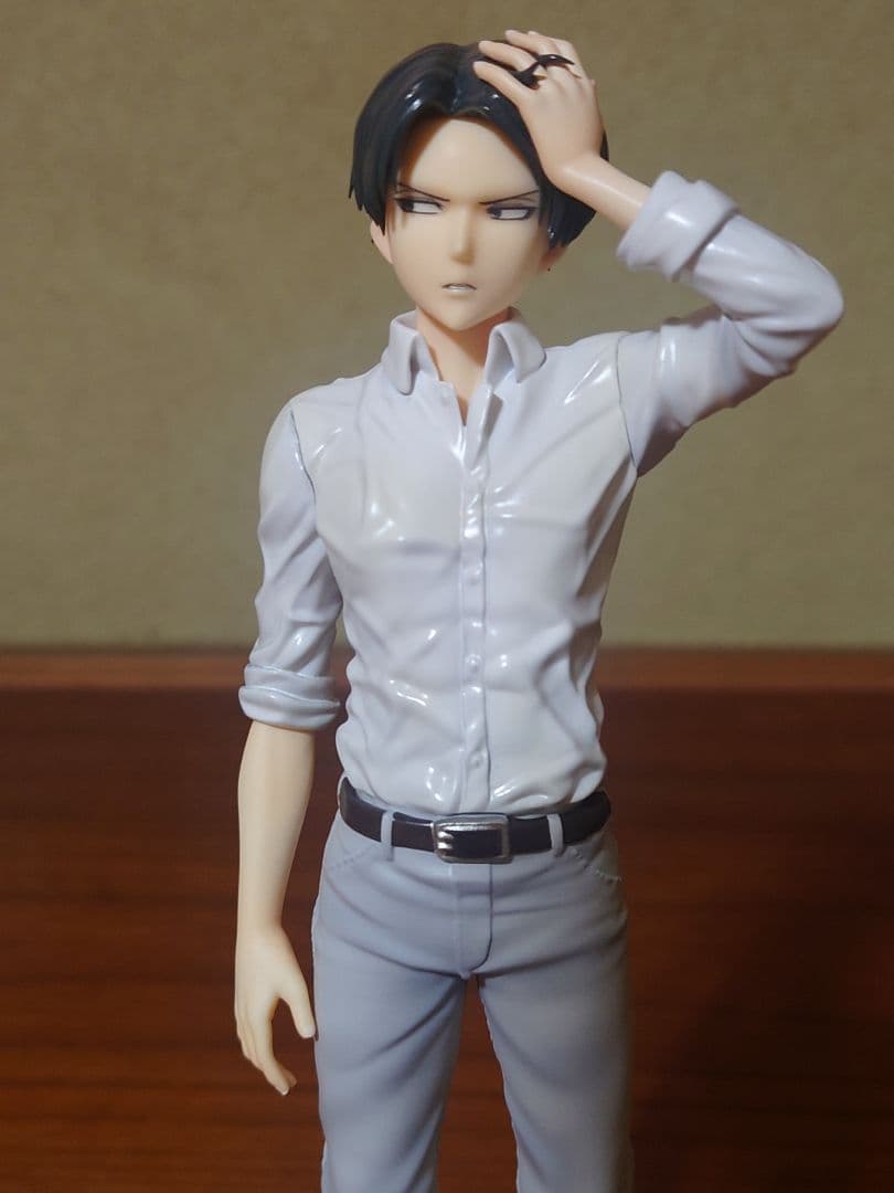 リヴァイ 進撃の巨人 1/8 完成品フィギュア アプリコットブロッサ