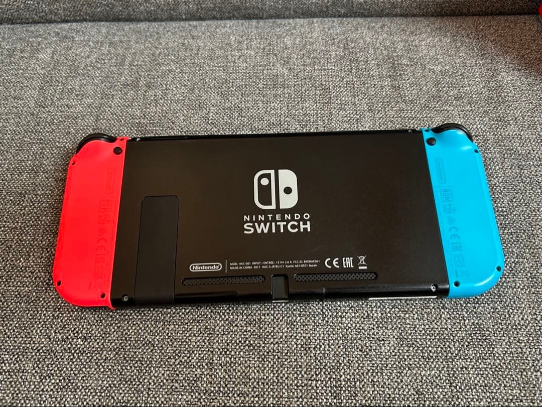 Nintendo Switch 本体 Joy-Con、ホリパッド付き