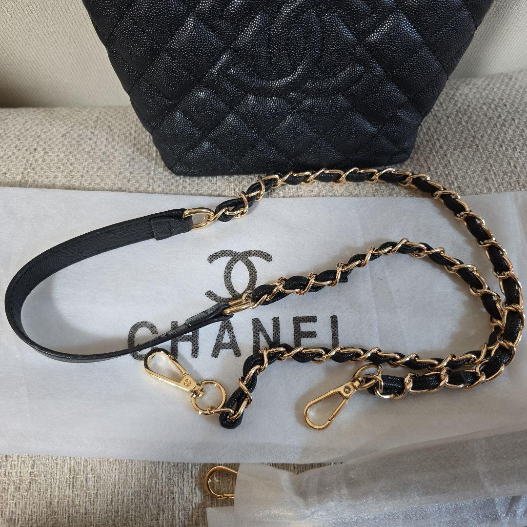 CHANEL ブラック キルティングショルダーバッグ