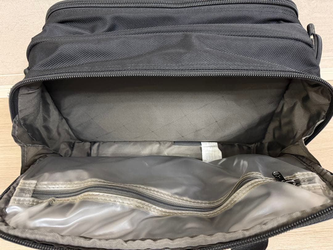 Travel Pro Flight Crew5ビジネスバッグ ナイロン　ブラック