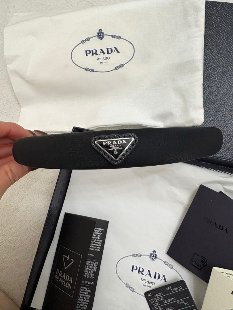 PRADA カチューシャ美品　最終値下げ！