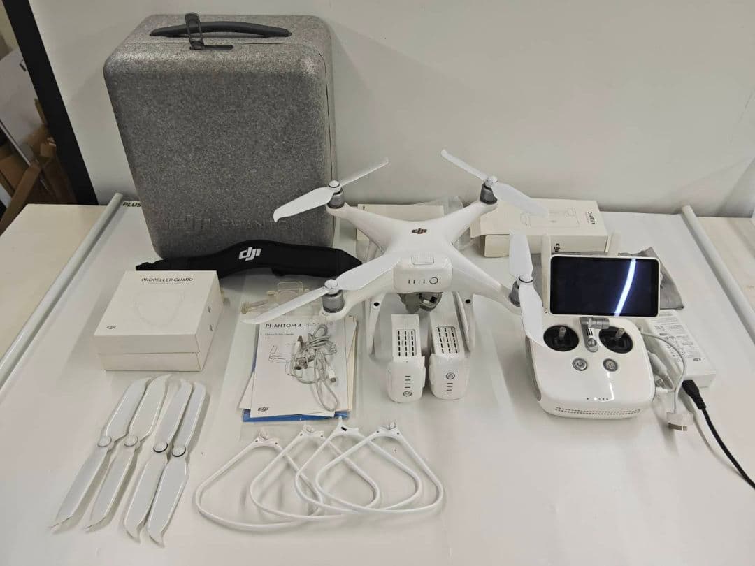 ドローン DJI Phantom 4 PRO + V2.0　バッテリー3個現状品