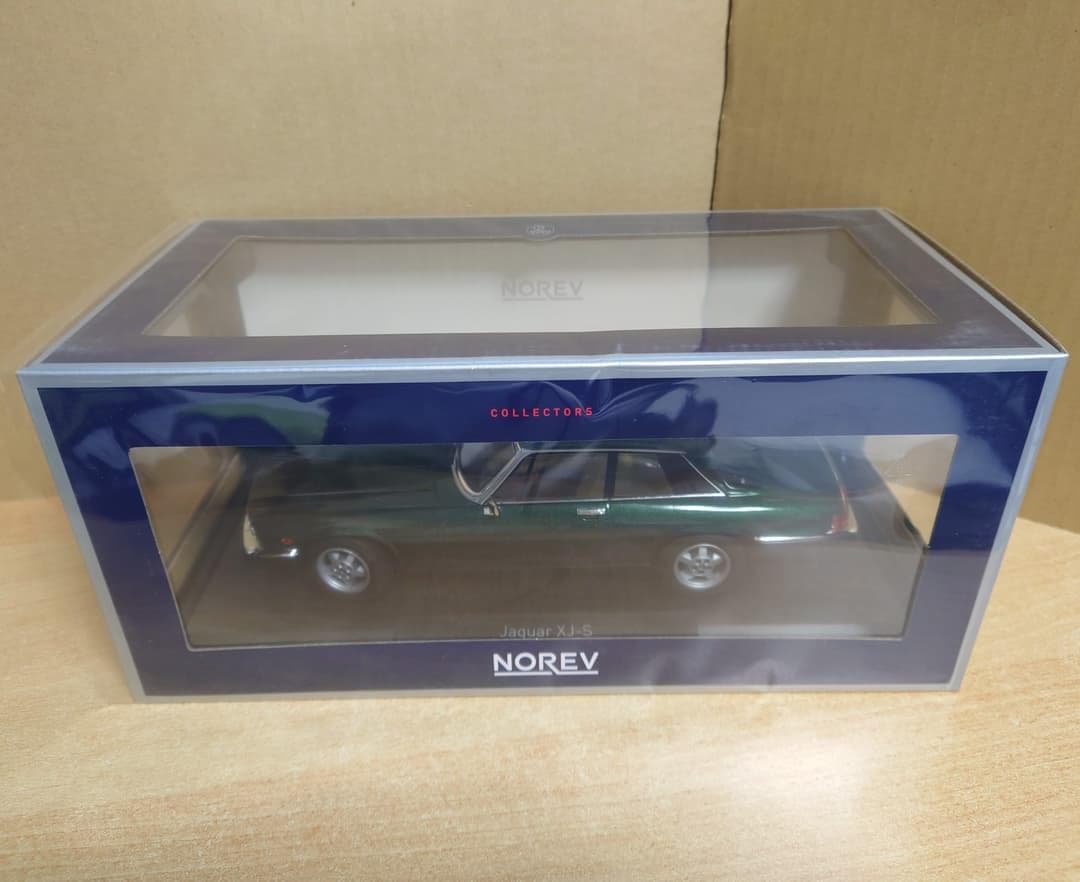 1/18 ジャガーXJ-S 5.3H.E. クーペ 1982 グリーンメタリック
