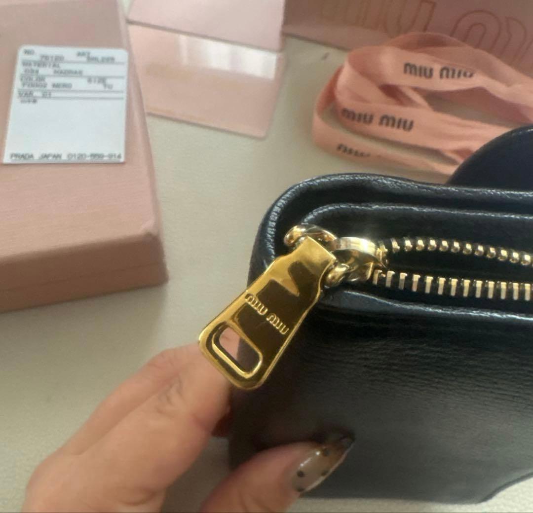 【期間限定お値下げ中‼️】miu miu 黒 三つ折り財布 付属品あり
