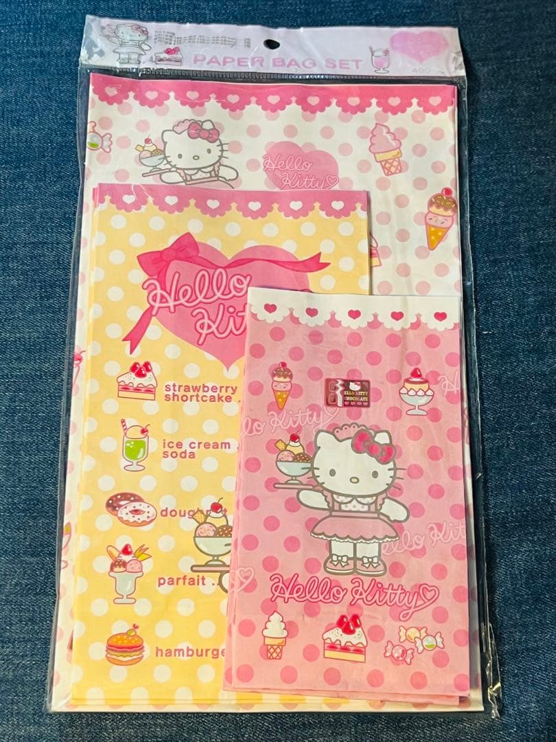 激レア•未開封品！　サンリオ　2002 ウェイトレスキティ ペーパーバッグセット