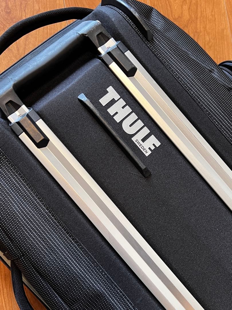 THULE 中型キャリーケース ブラック