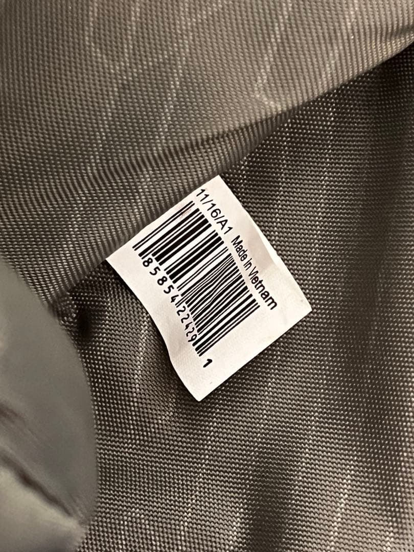 THULE 中型キャリーケース ブラック