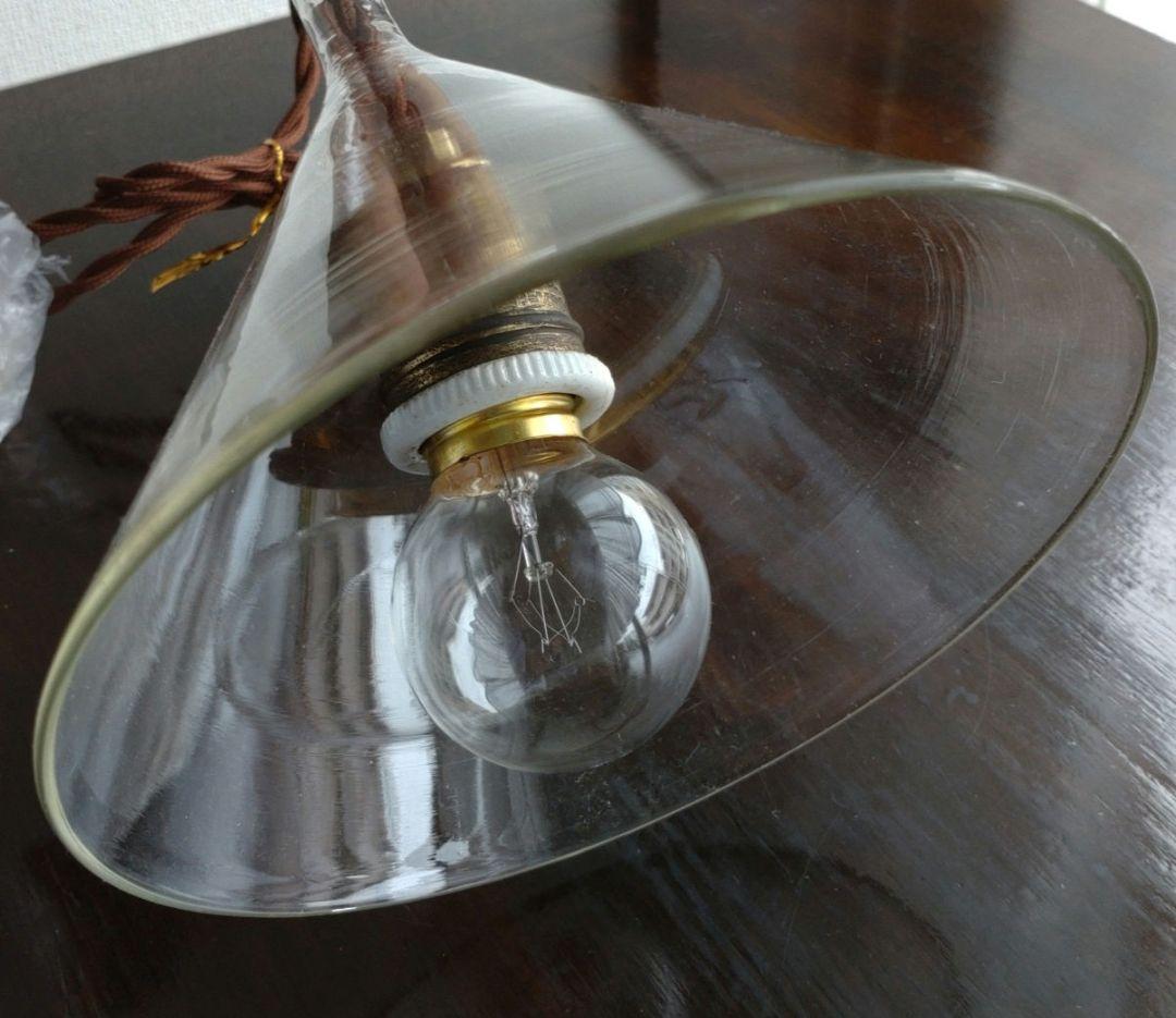 ガラス漏斗のペンダントライト
