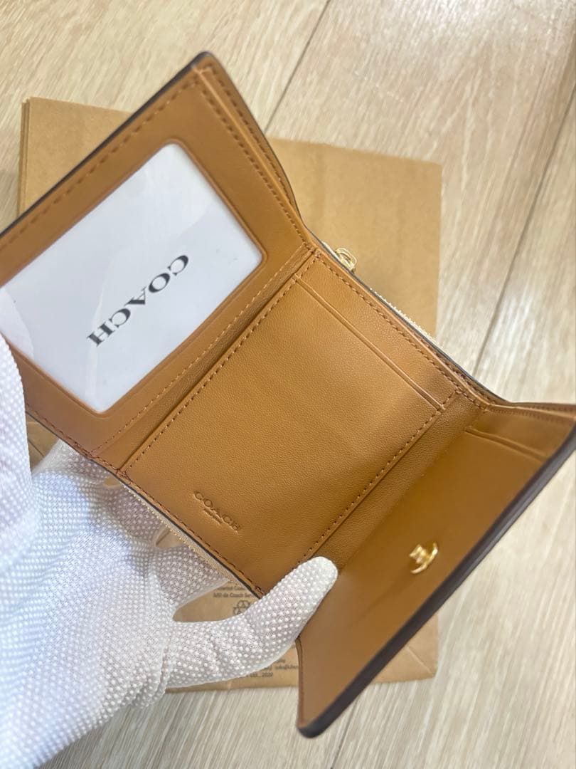 【新品未使用】COACH コーチ 三つ折り財布 ピンク×シグネチャー ベージュ