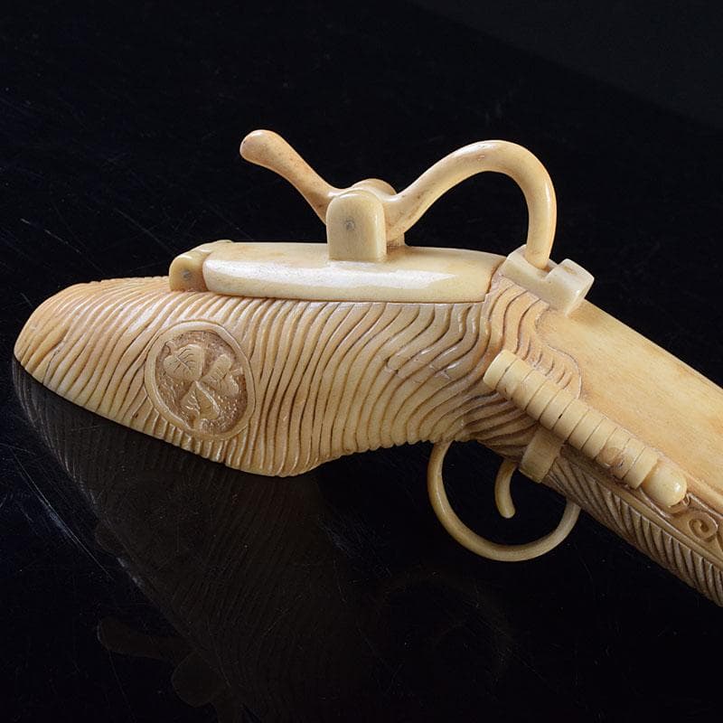 時代提げ物　獣骨彫刻　銃型　矢立　筆入　C　9209