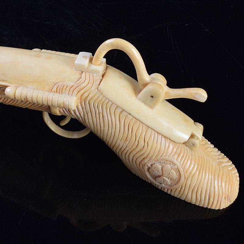 時代提げ物　獣骨彫刻　銃型　矢立　筆入　C　9209