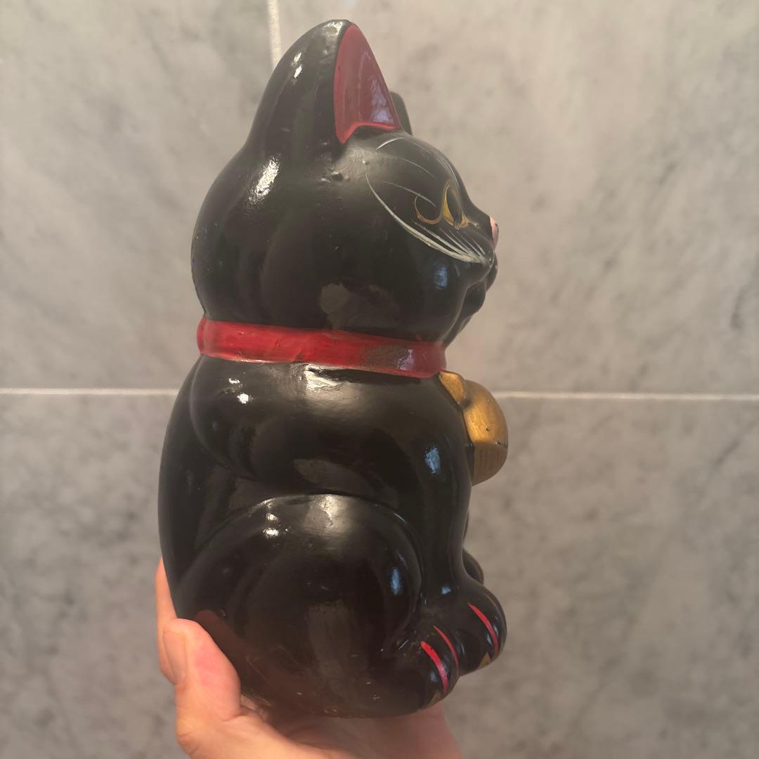 アンティーク手描きの長いお髭と大きな瞳が芸術的で打ち出の小槌が珍しい招き猫の陶器