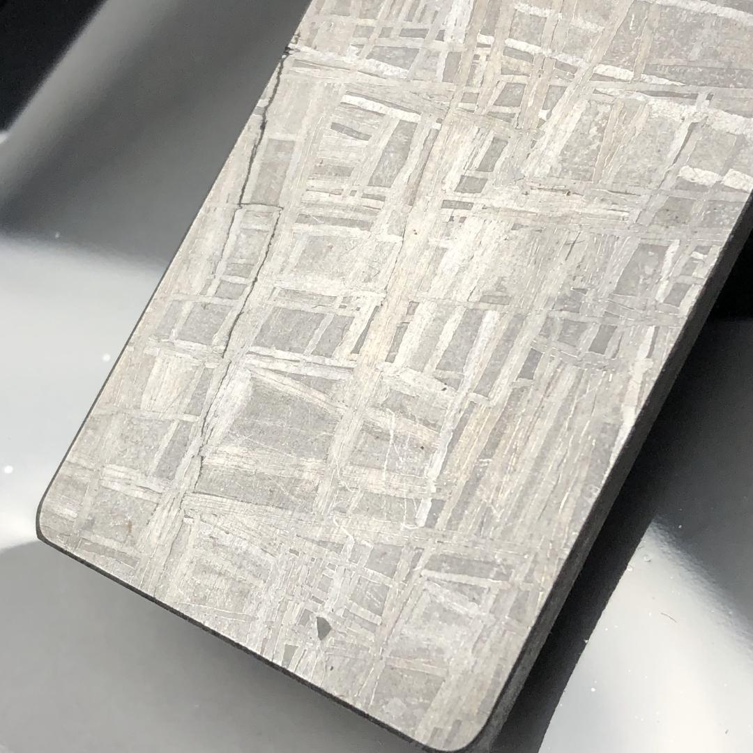 ムオニオナルスタ隕石 鉄隕石　隕石　重さ約77ｇ　ケース付き