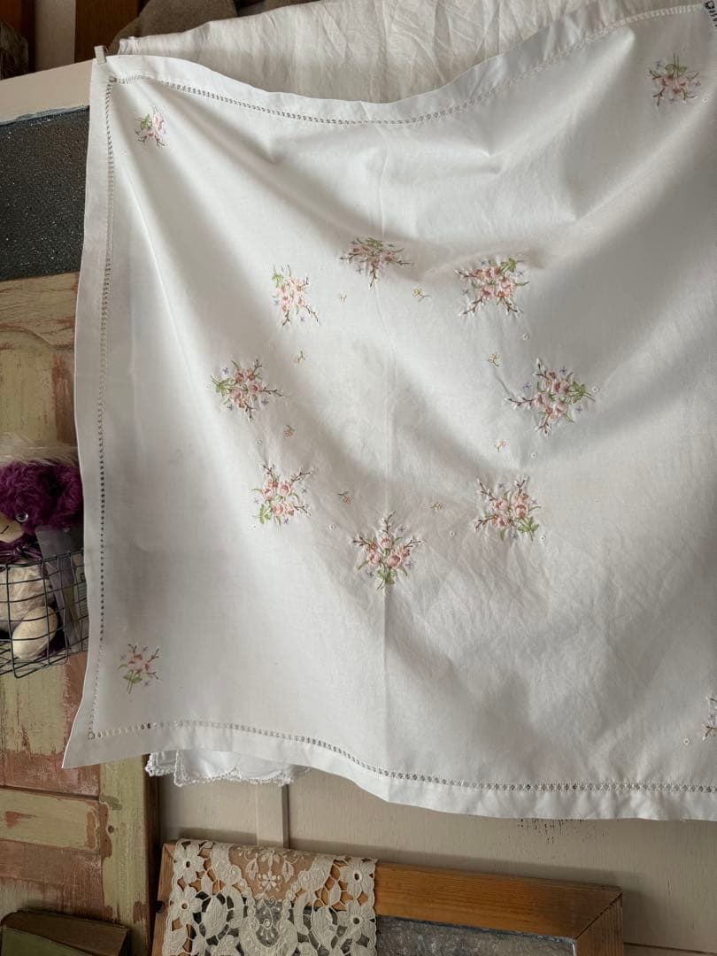 フランスアンティークஐ⋆*優しい色合いの花柄刺繍のクロス