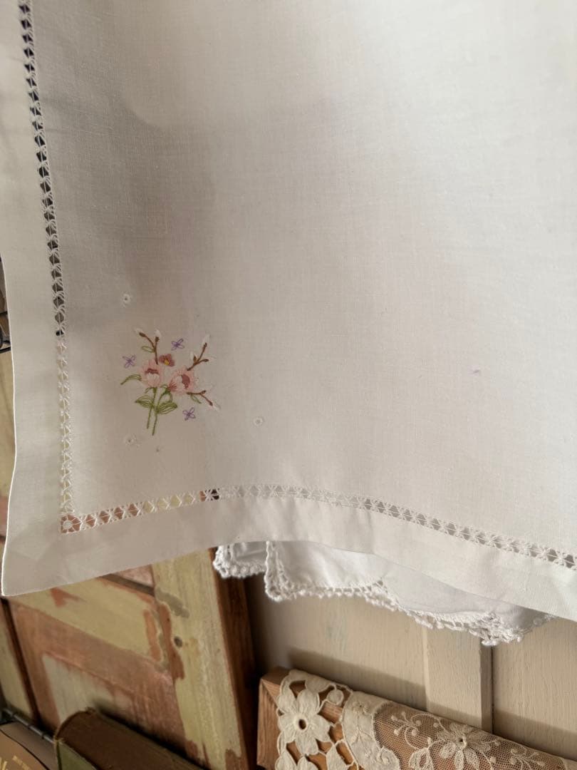 フランスアンティークஐ⋆*優しい色合いの花柄刺繍のクロス