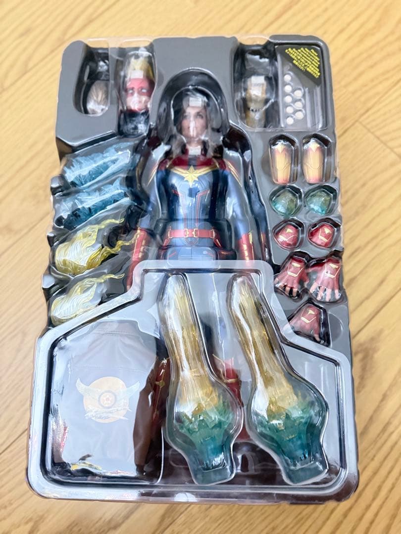 【美品】ホットトイズ　キャプテン・マーベル デラックスエディション