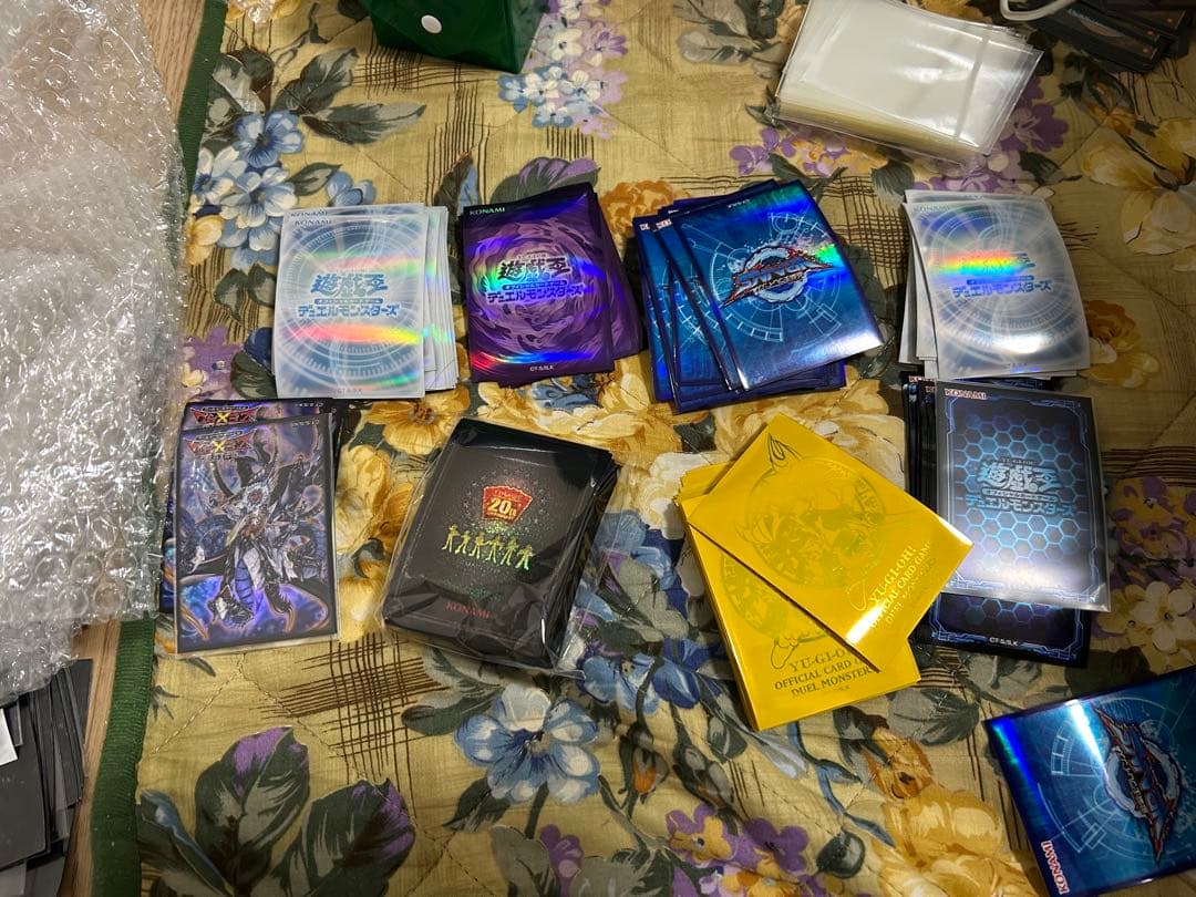 遊戯王カード詰め合わせ 1000枚以上だと思います(オマケ＋スリーブ)