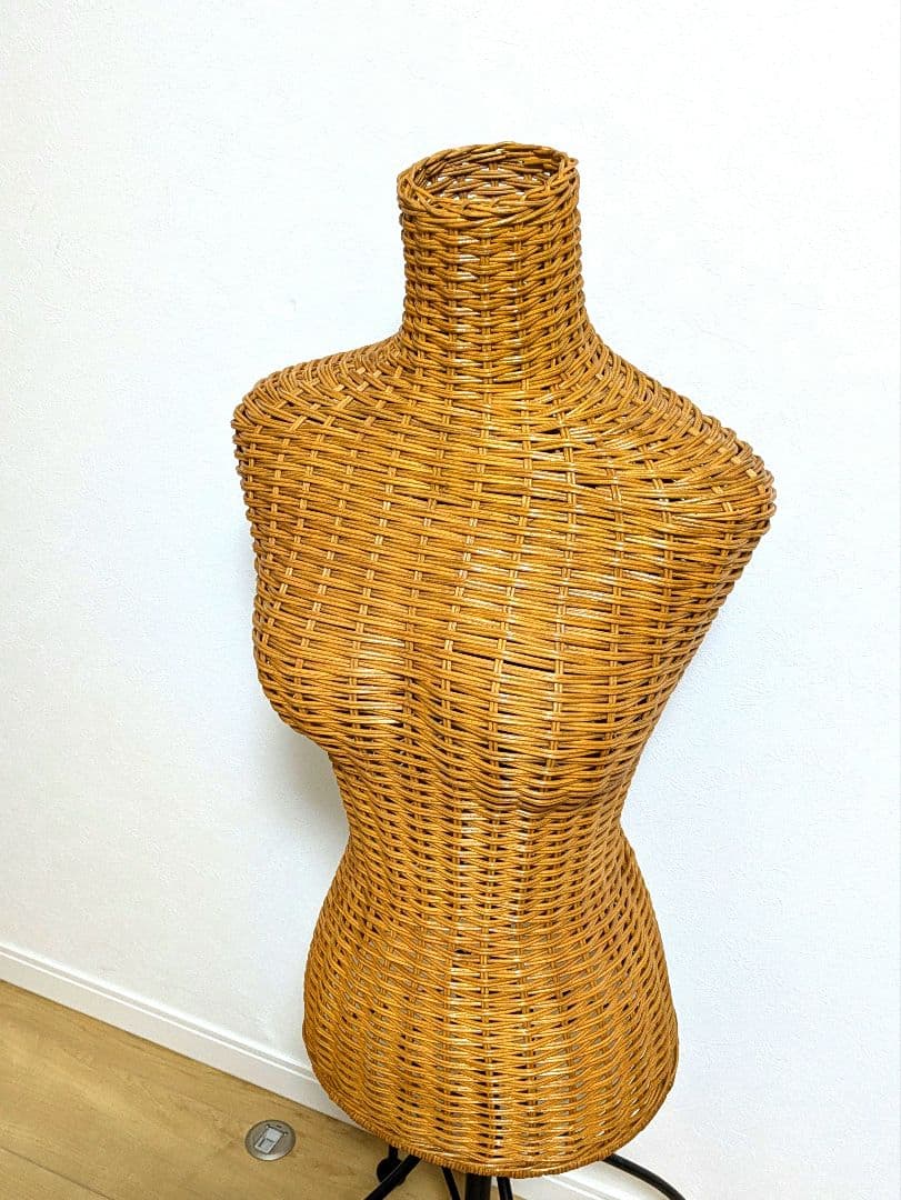 ラタン製トルソー マネキン　ボディ　婦人用ラタントルソー