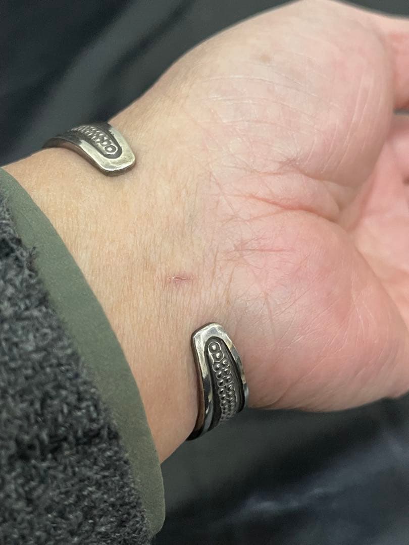 カルビンマルティネス / Martinezのシルバーバングル