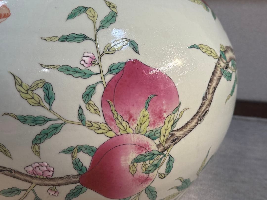 中国　粉彩　九桃紋天球瓶　大清乾隆年製　送料込み260117