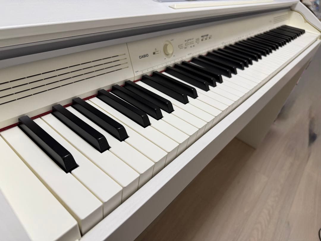 【送料込】CASIO PX-750WE Priviaホワイト電子ピアノ【早者勝】