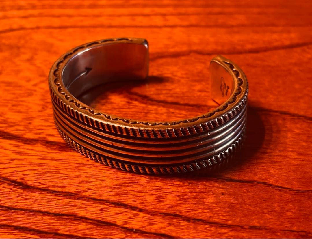 デルバートゴードン　チゼルワーク　4面スタンプ　 ヘビーゲージ　バングル