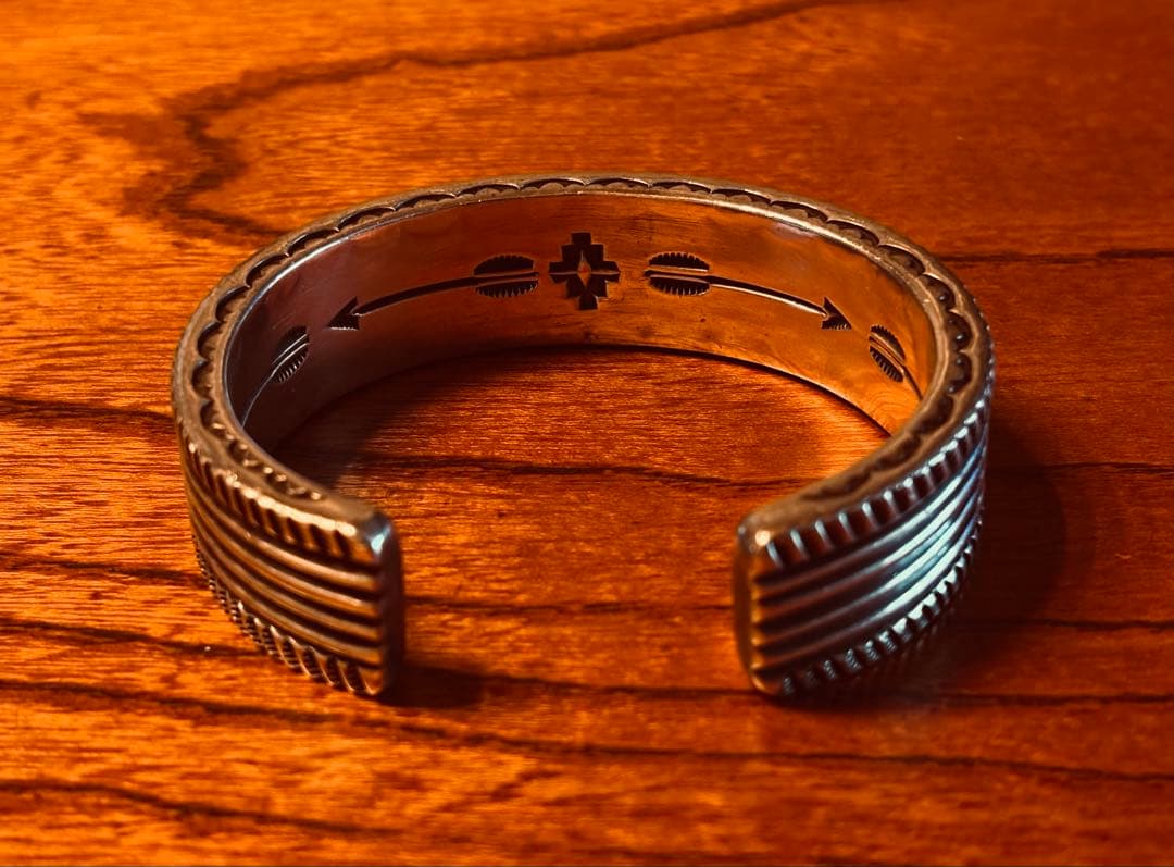 デルバートゴードン　チゼルワーク　4面スタンプ　 ヘビーゲージ　バングル