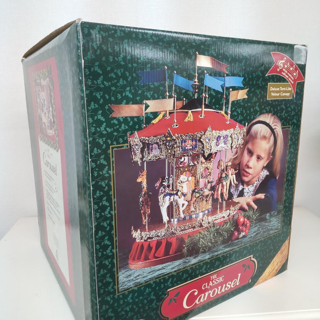 カルーセル　回転木馬　大きなメリーゴー ラウンド