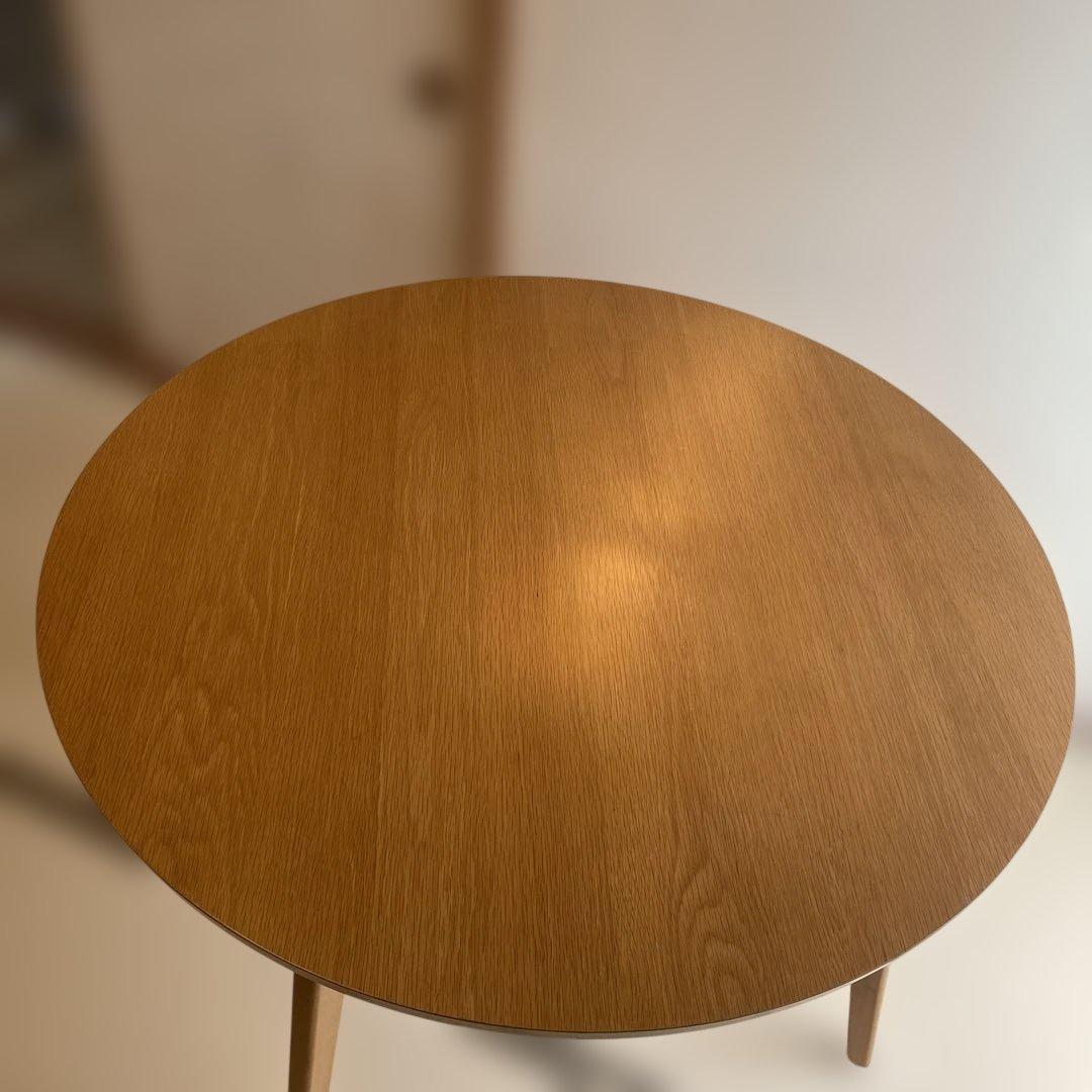 円形木製ダイニングテーブル