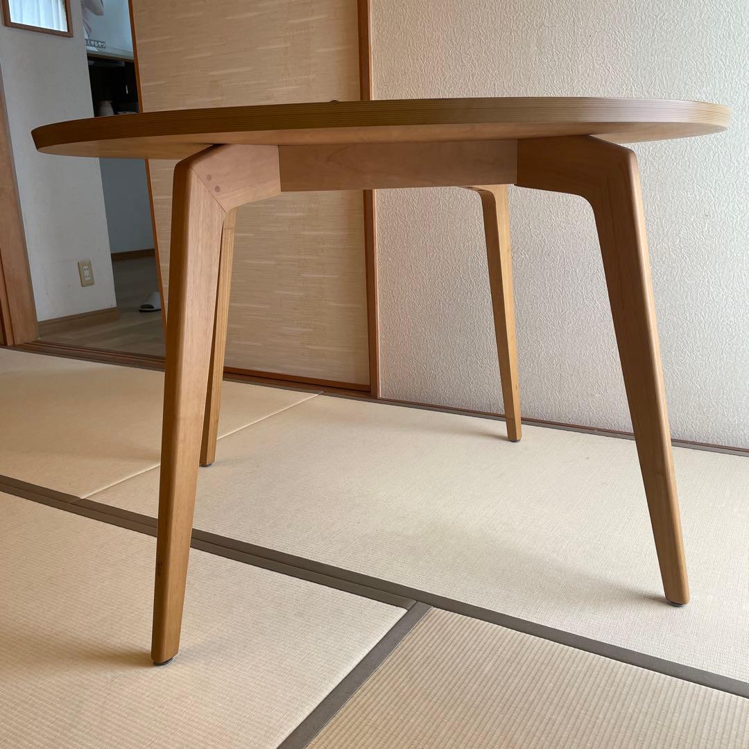 円形木製ダイニングテーブル