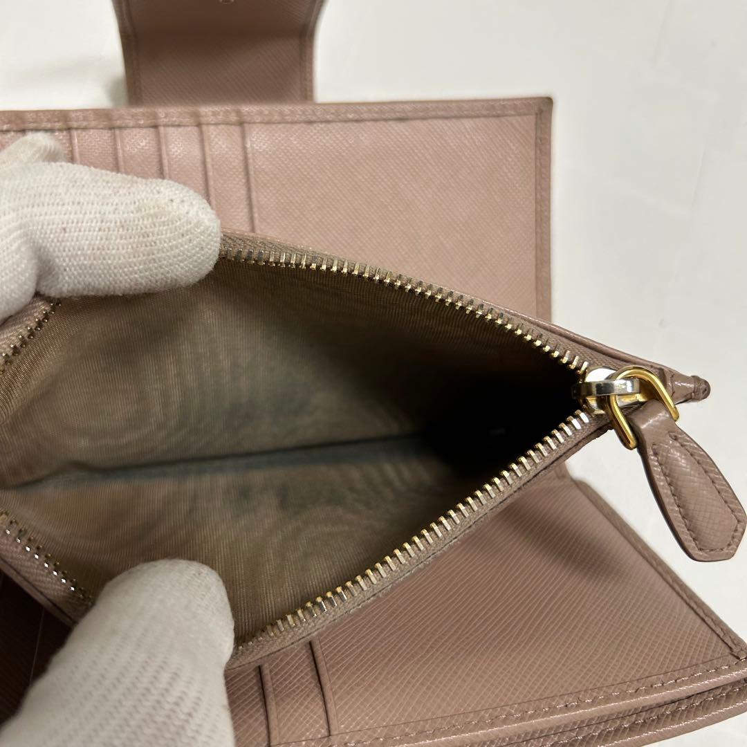 PRADA プラダ　ピンクベージュ 折り財布　サフィアーノ