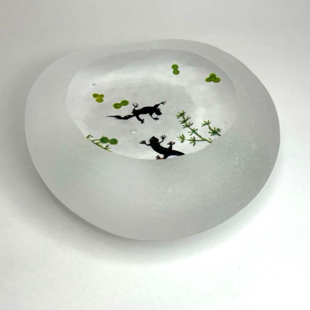 久保裕子さん作　ガラス　アカハライモリ　水草　ペーパーウェイト　文鎮　オブジェ