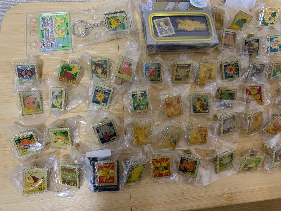 ポケモン　ピカチュウ　スタンプバッジ　ピンバッジ　未開封　全種類　コンプリート