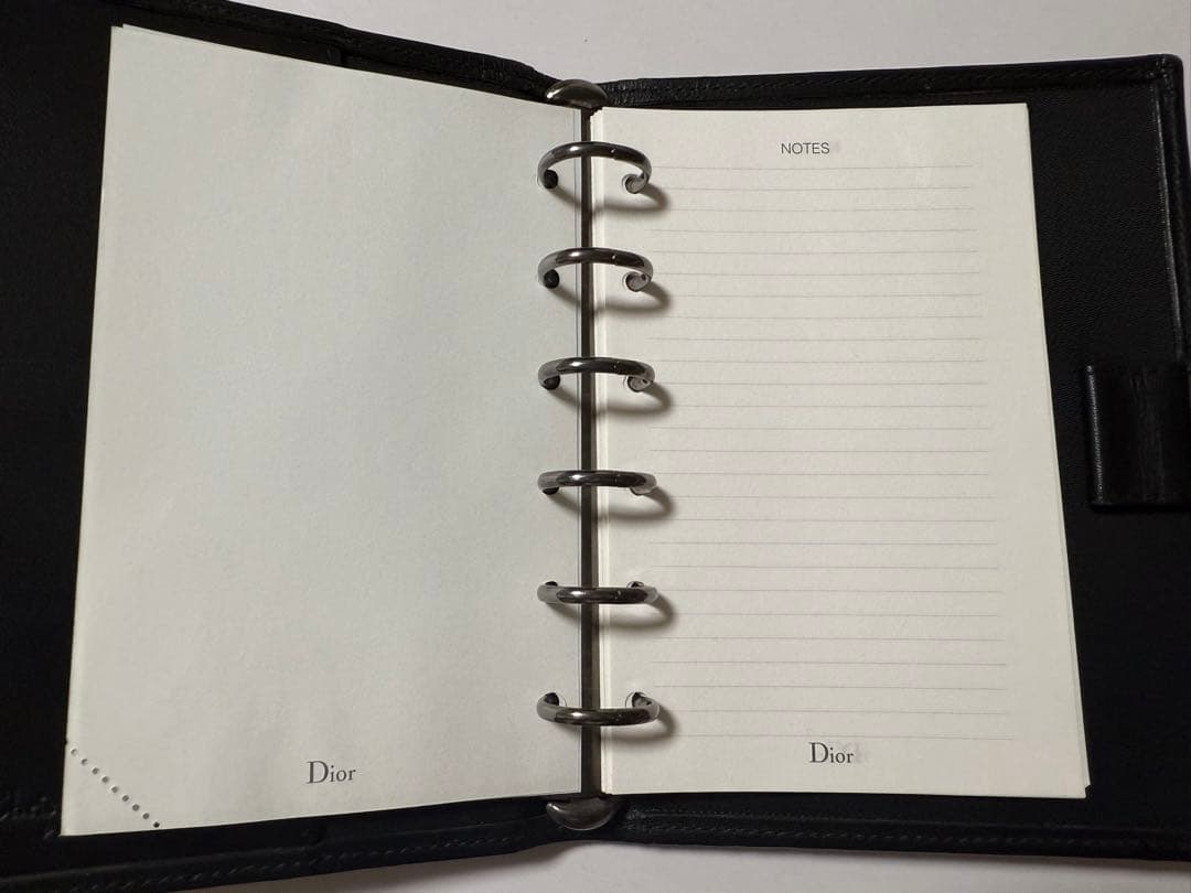Dior 手帳カバー ロゴ入り 鍵付き