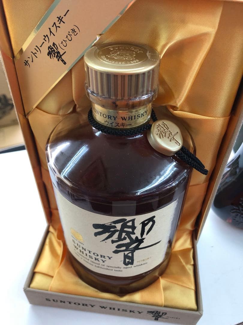 s-110 SUNTORY 響 ゴールドラベル　750ml ギフトボックス入り