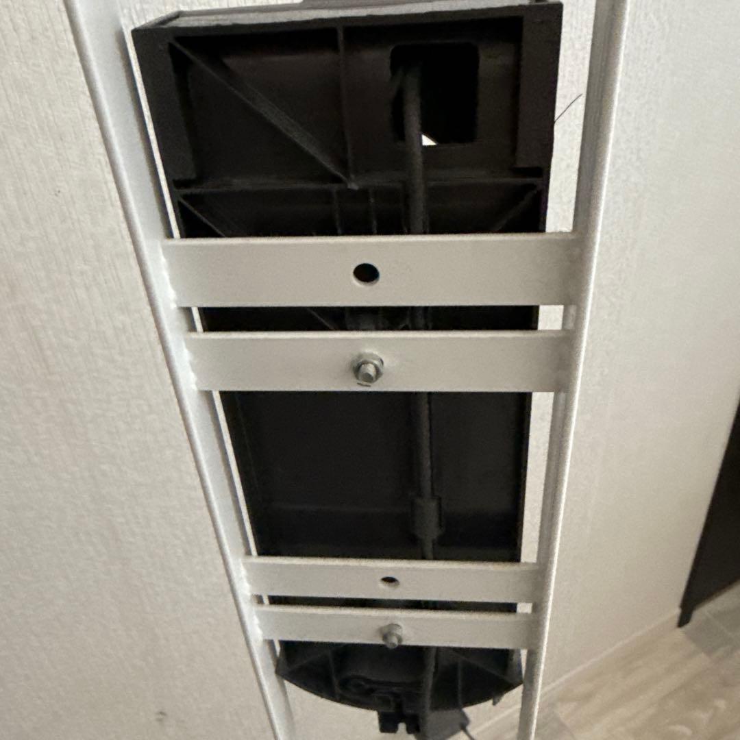 dyson スティッククリーナー 本体 壁掛け充電スタンド付き　V7 slim