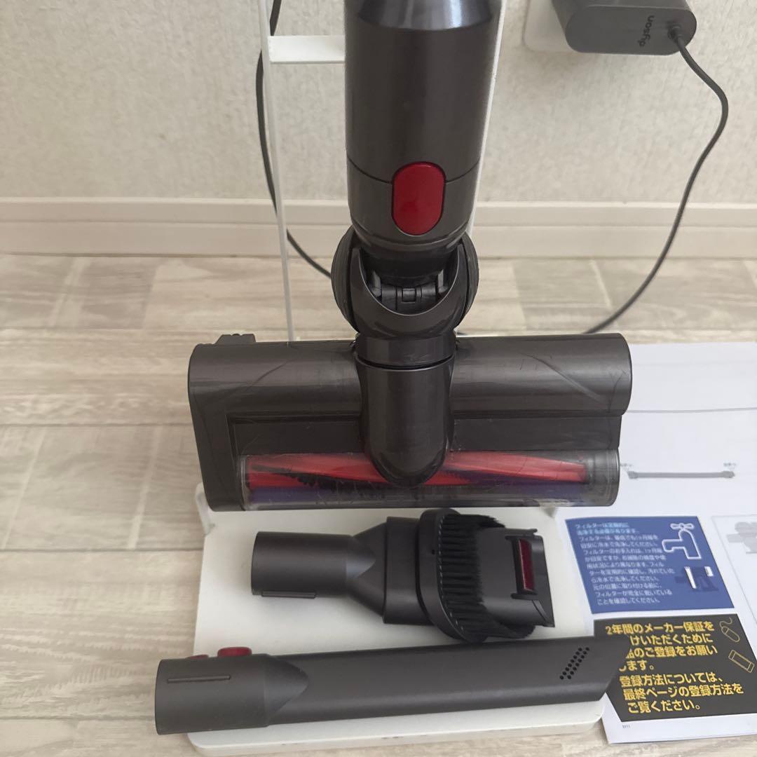 dyson スティッククリーナー 本体 壁掛け充電スタンド付き　V7 slim