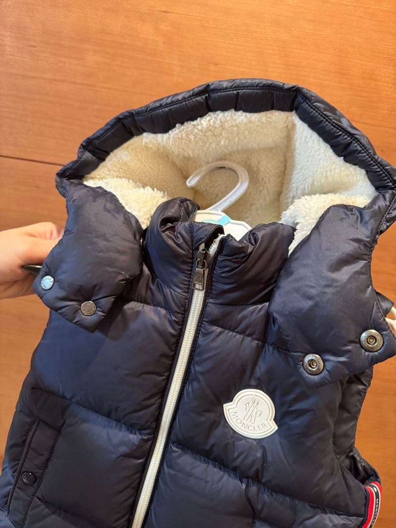 キッズ　MONCLER ダウンベストLUOROUX GILET