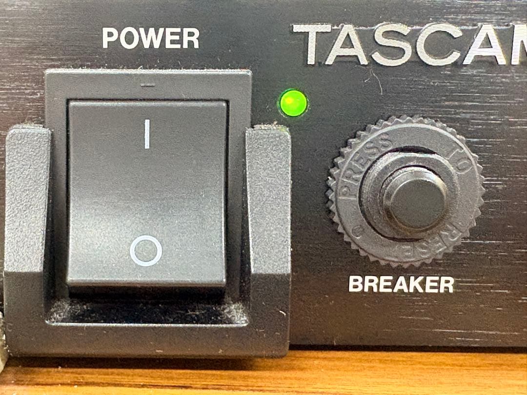 TASCAM AV-P250 ラックマウント電源タップ
