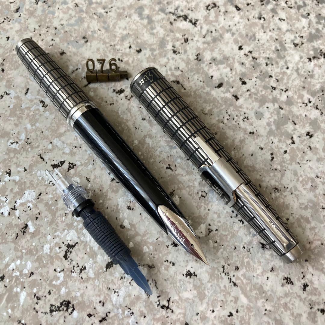 #076 未使用品 万年筆 パイロット PILOT Elite 全格子 18k