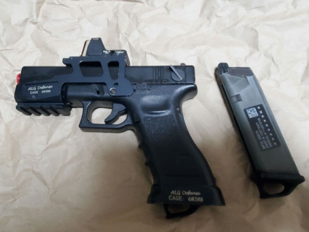 東京マルイ Glock 18C ガスブローバック カスタム マガジン付き