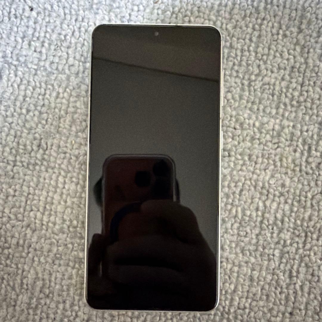 中古品　スマートフォン本体及び付属品一式（SIMロック解除済み、初期化済み）