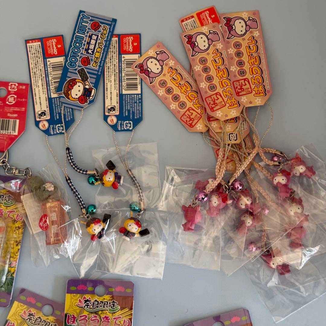 ご当地キティ、リラックマ 、スヌーピー77点まとめ売り 根付け