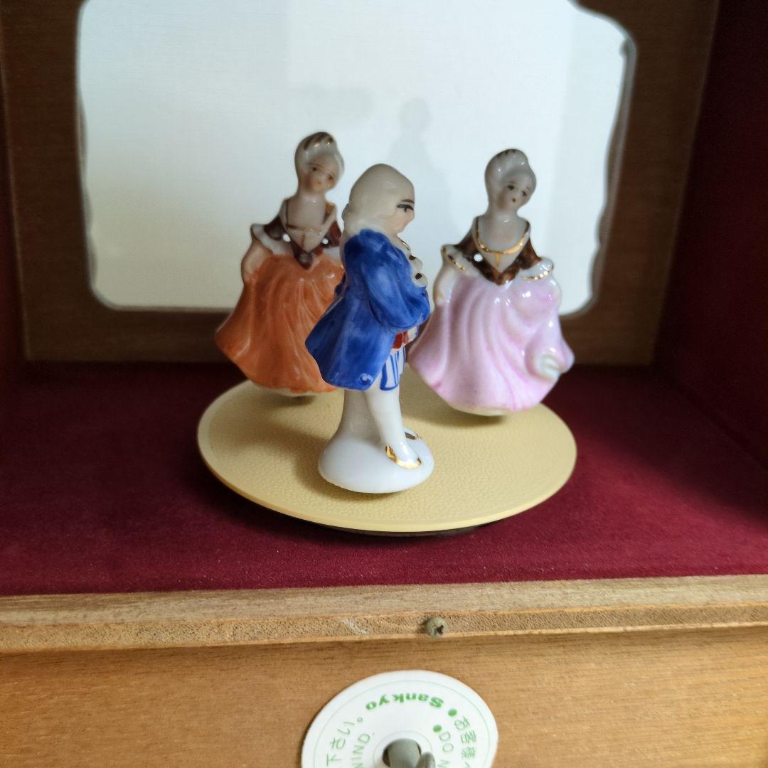 ジュエリーボックス アンティーク　希少！　陶器人形　舞踏会　ネジ式オルゴール