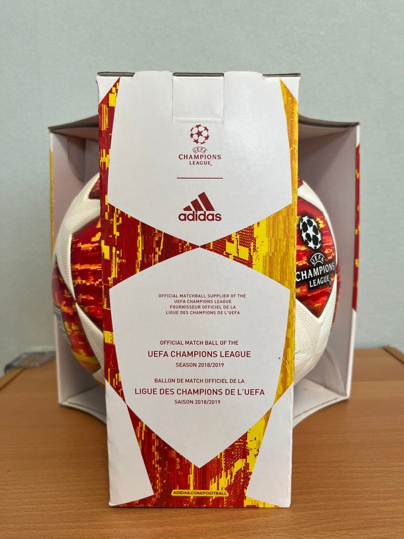 UEFAチャンピオンズリーグ　final madrid 19 サッカー ボール