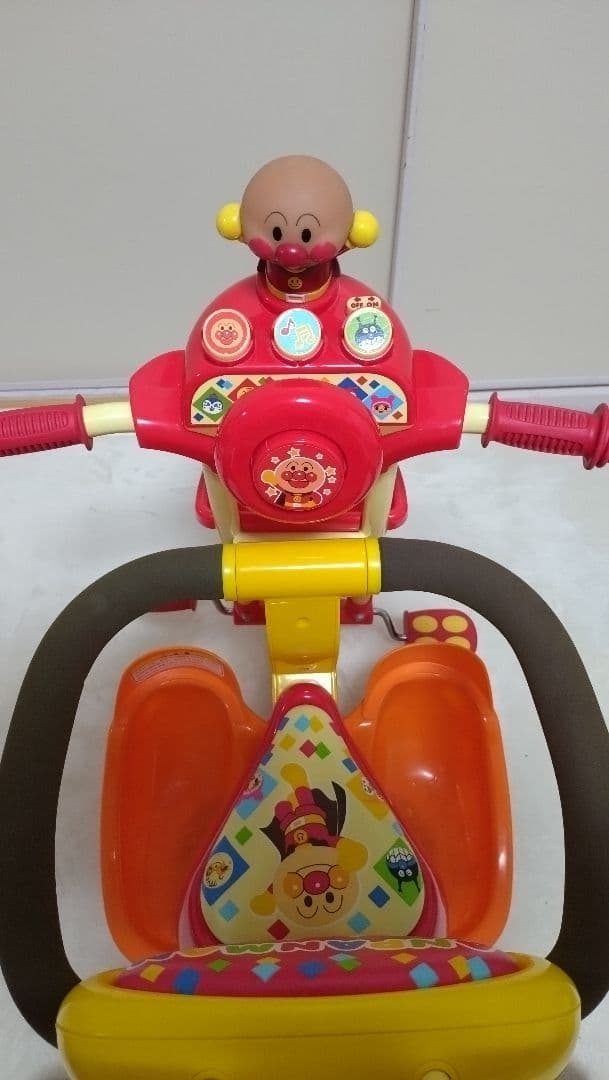 【3/18まで】アンパンマン　デラックスR　三輪車