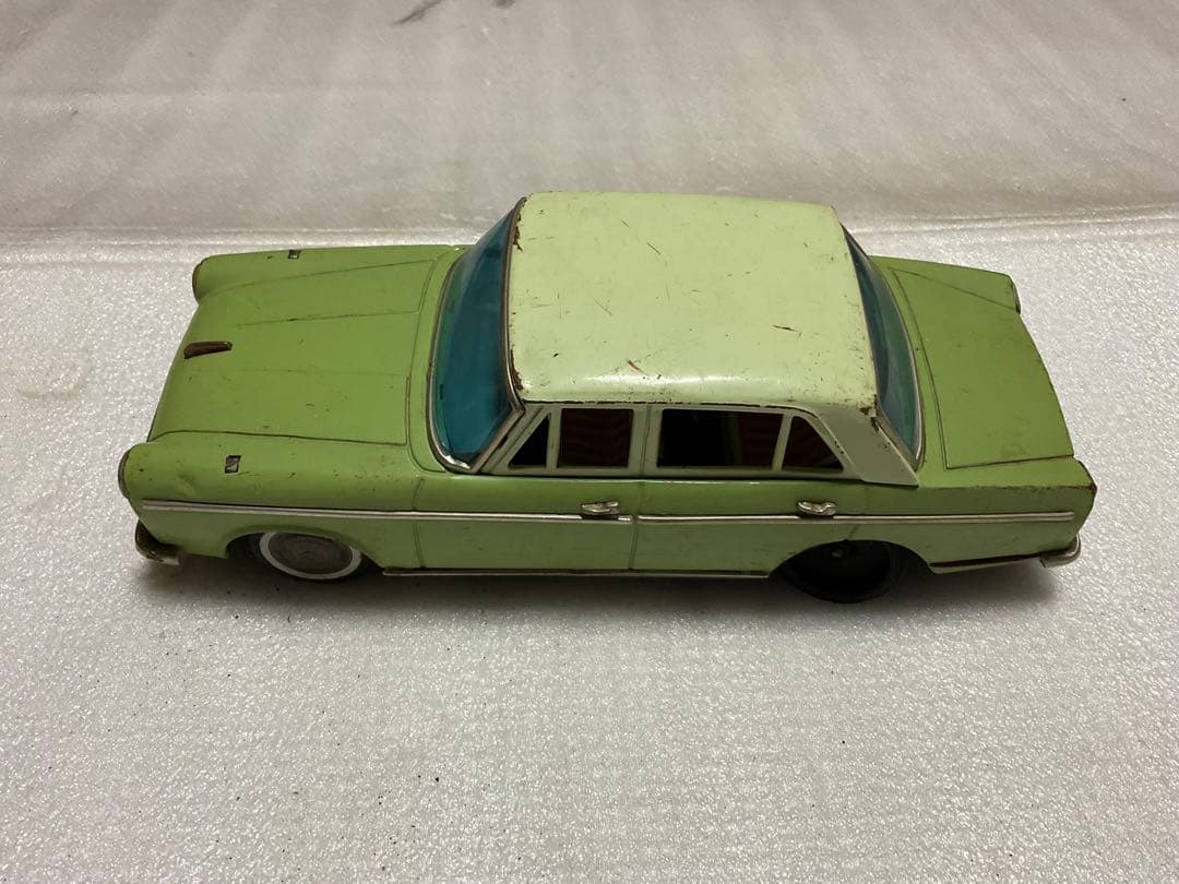 いすゞ・べレル／ブリキカー。バンダイ・ベイビー社製。【ミラー無し、僅かに錆その他