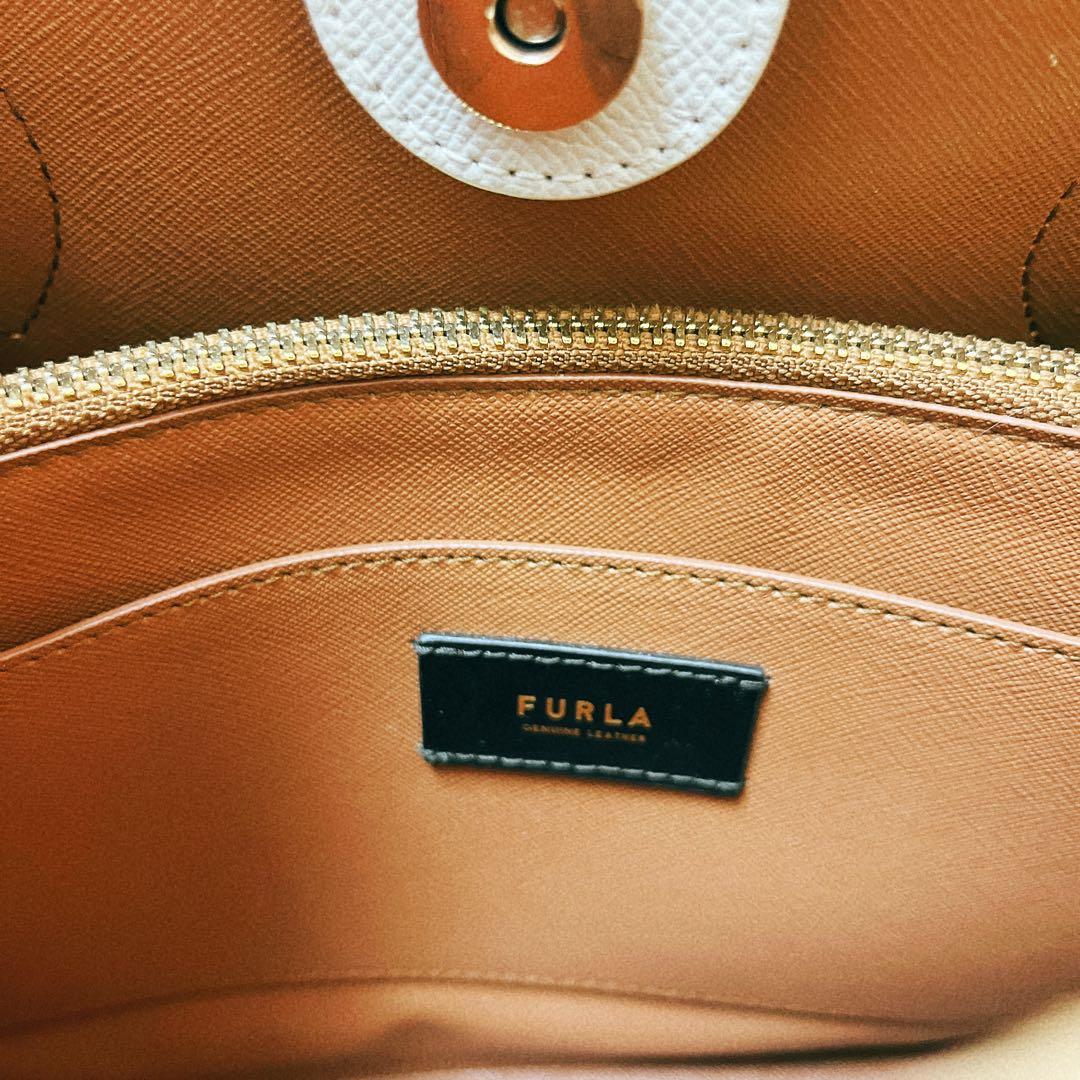 【極美品】FURLA ハンドバッグ VITTORIA M レザー グレージュ