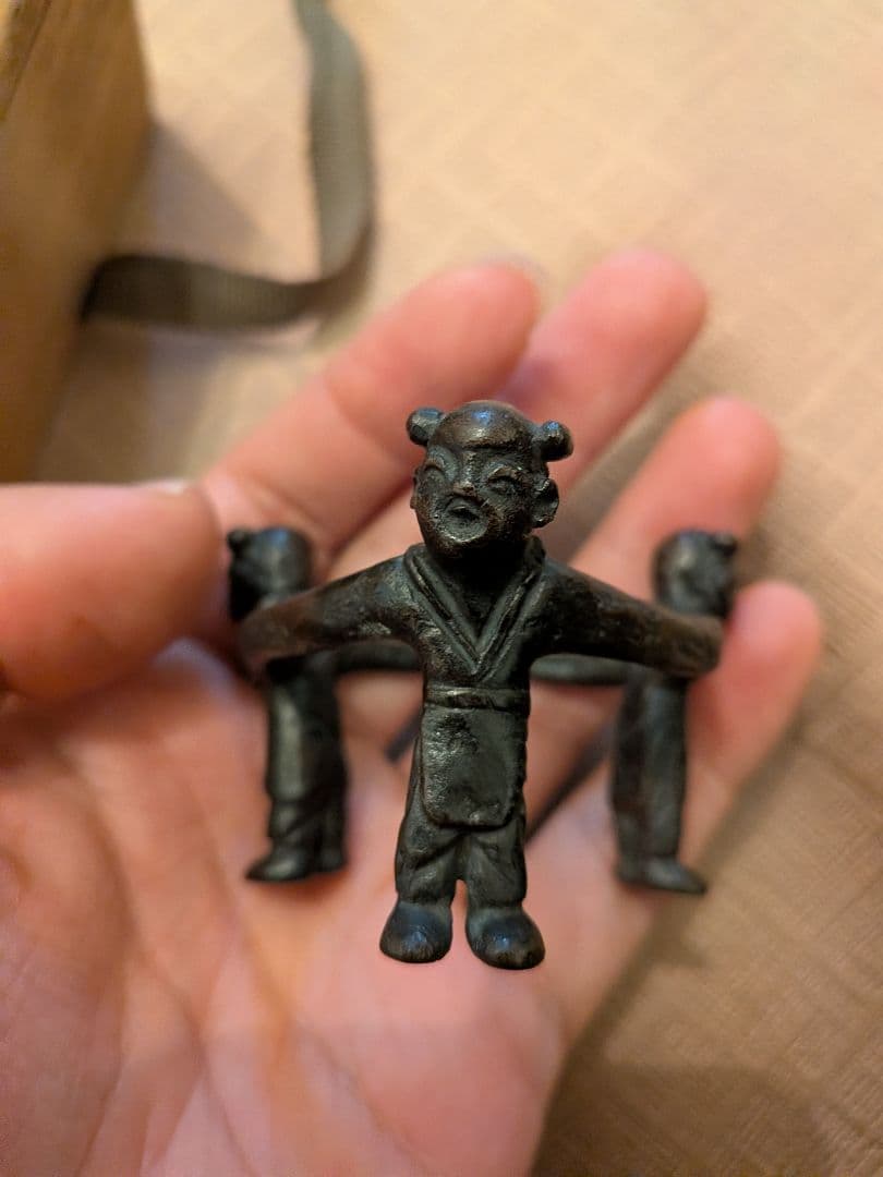 金属製人形デザイン工芸品 木箱付き